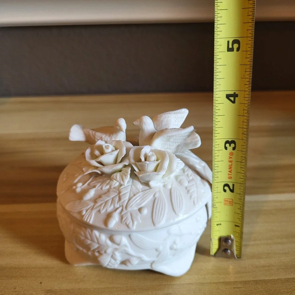 Berkeley Designs Ceramic Bisque Round Trinket Box With Lid Love Birds & Roses